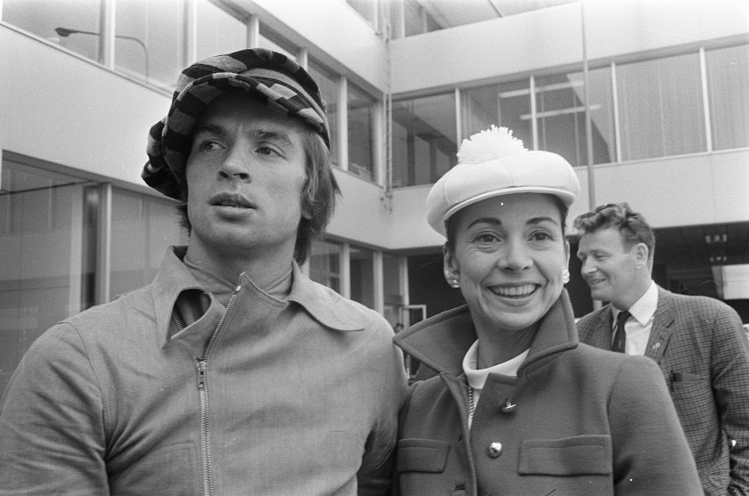 1920px-Aankomst_Margot_Fonteyn_en_Rudolf_Nurejev_op_Schiphol_Margot_Fonteyn_en_Rudolf_N,_Bestanddeelnr_921-5013.jpg